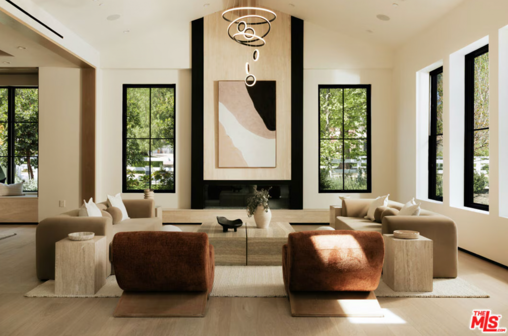 Luxury meets Hidden Hills privacy. (Picture: themls.com)